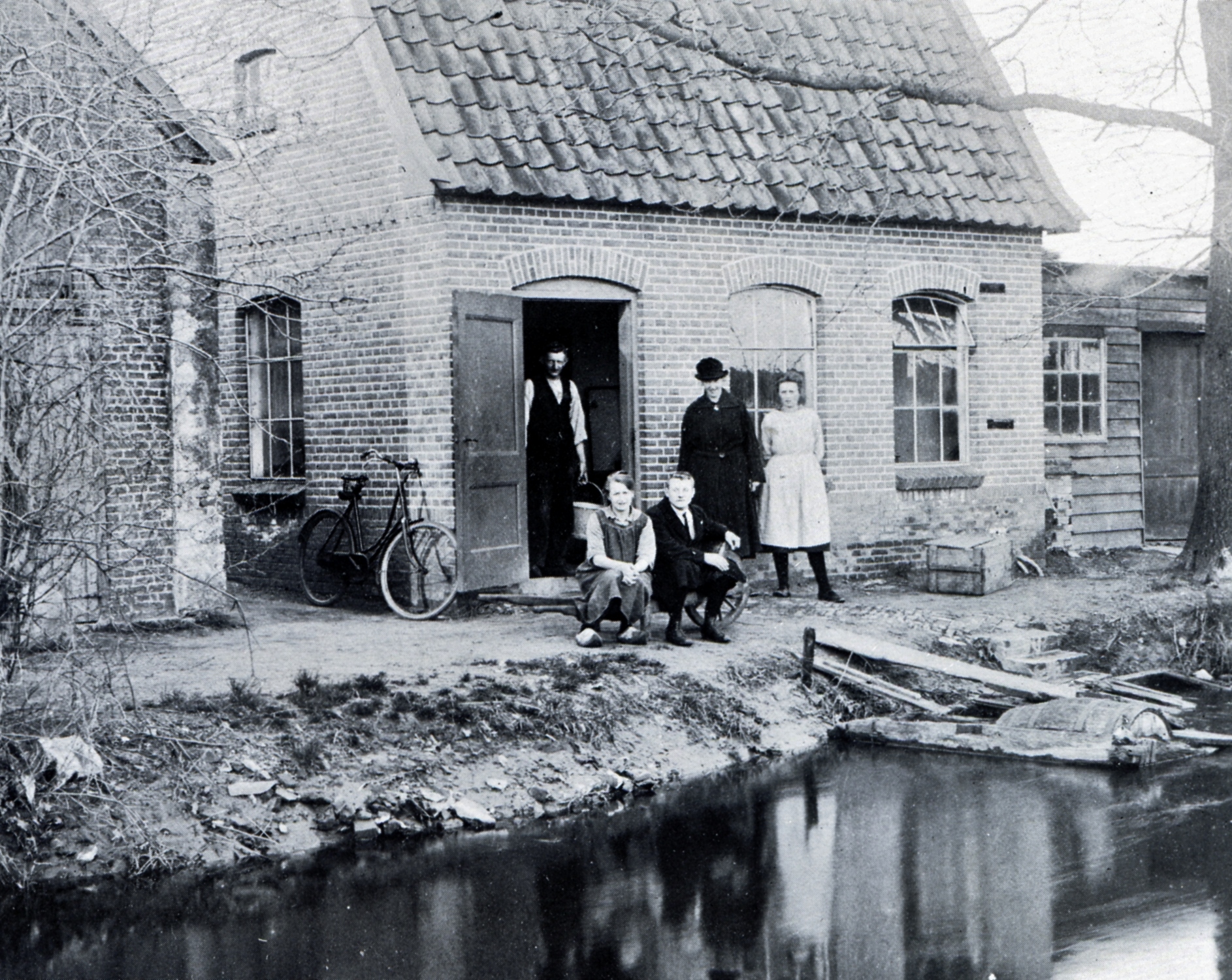 wasserij_brandenbarg_aan_de_beek__circa_1920.jpg