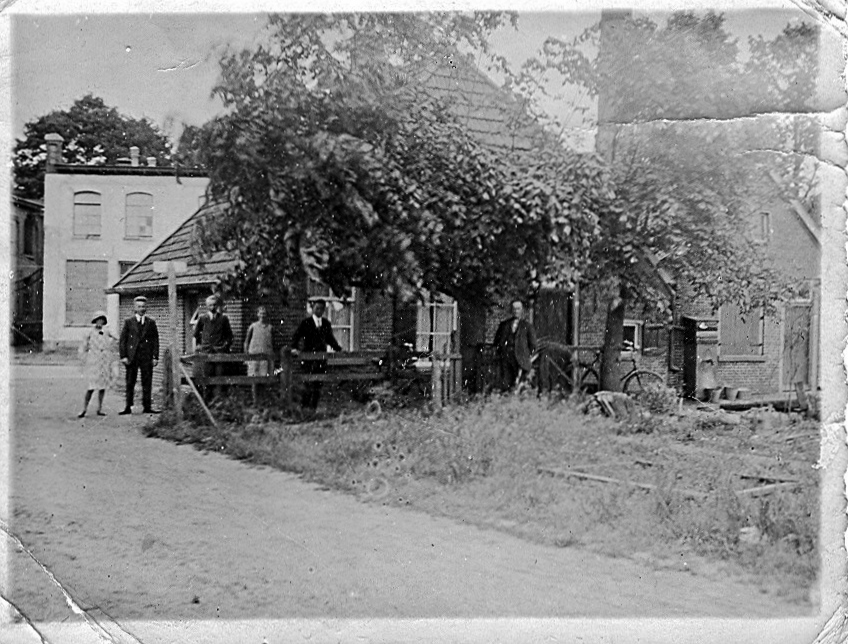 boerderijtje_van_tragter_tegenover_fabriek_van_poesse_1930.jpg