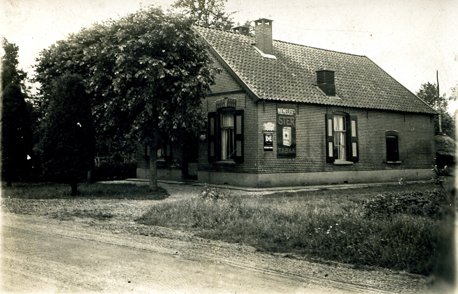 foto1__kruidenierswinkel_fredrik_uenk_in_1931__almenseweg_39.jpg